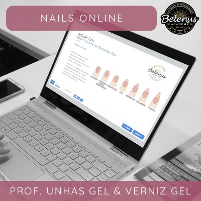 Portátil aberto com aula online sobre aplicação de tips de unhas gel em português, slide mostrando desenhos de formatos de unhas e texto instrucional.