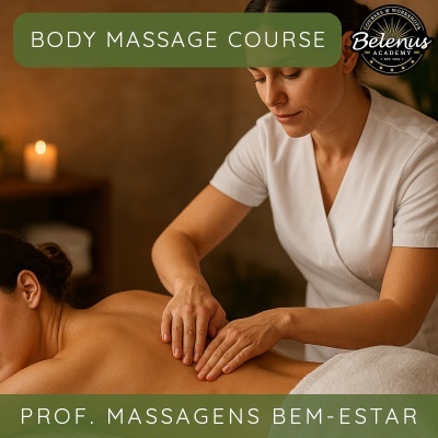 Massagista a fazer massagem nas costas em ambiente com vela acesa e texto promocional