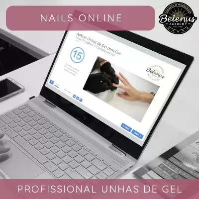 Computador portátil com curso online de unhas de gel aberto