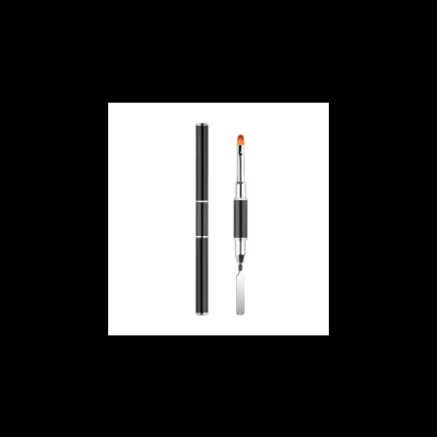 Pincel de maquiagem preto com ponta de esponja e espátula metálica em fundo branco