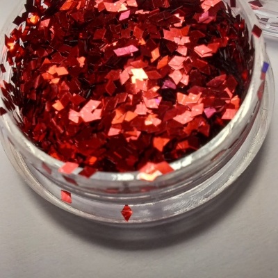 Frasco transparente com purpurina vermelha em forma de losangos