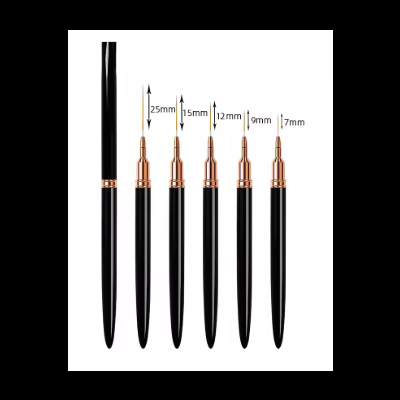 Conjunto de pincéis de maquilhagem com cabos pretos e pontas douradas de vários tamanhos