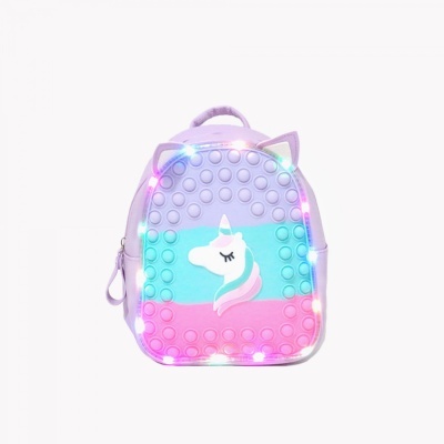 Mochila infantil lilás e rosa com unicórnio e luzes coloridas
