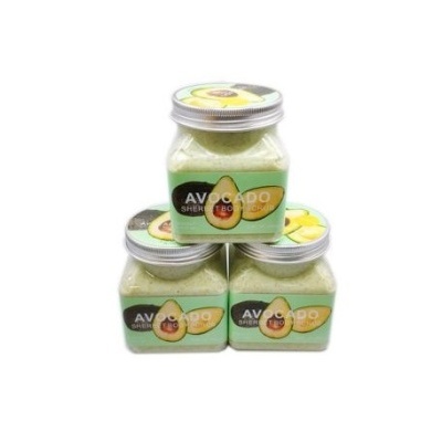 Frascos de vidro com tampa prateada e rótulo verde com texto AVOCADO SWEET e imagem de abacate