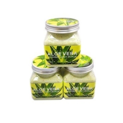 Três frascos de creme com etiqueta de aloe vera e tampa prateada