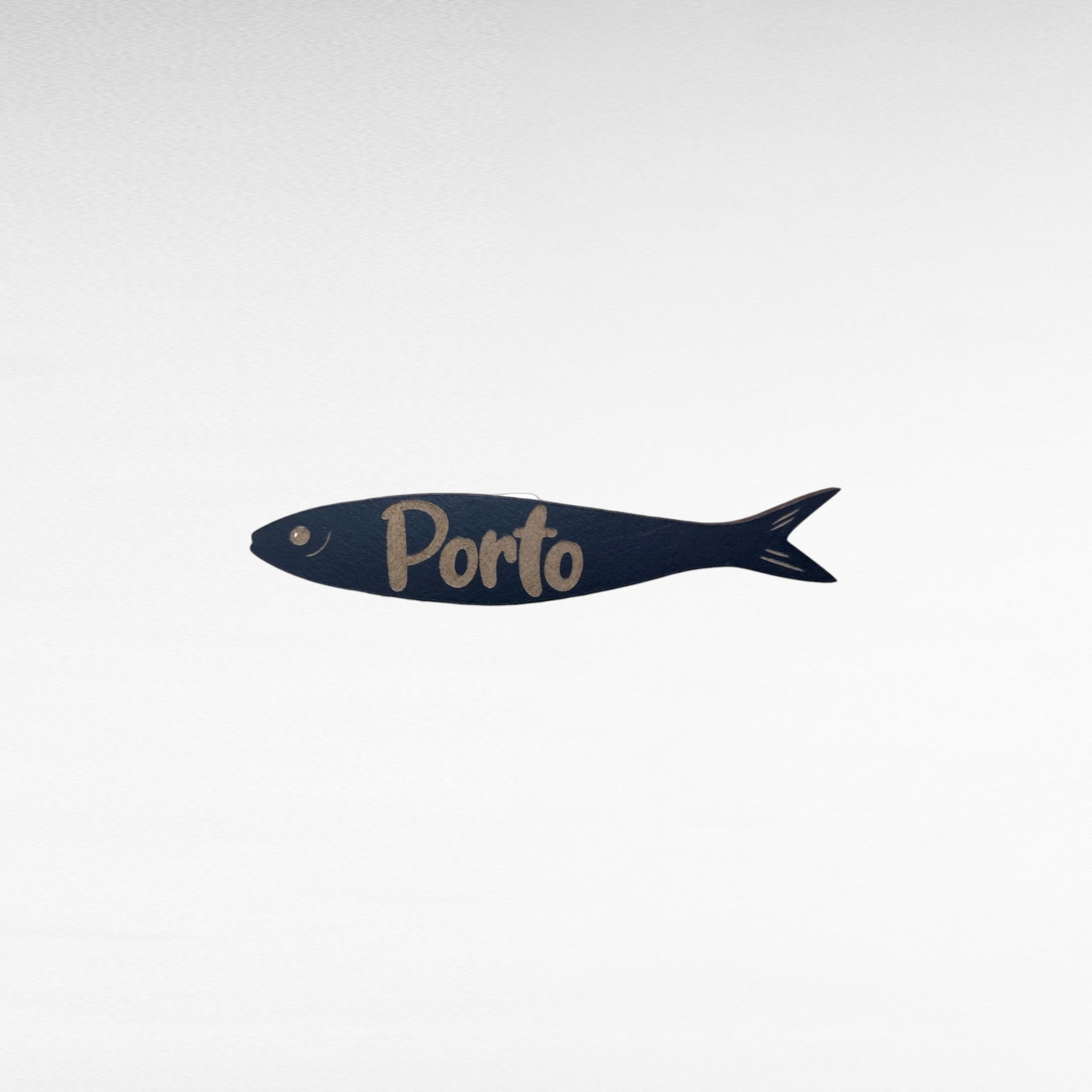 Magnético Sardinha 'PORTO' Figura decorativa peixe azul com texto 'Porto' beige