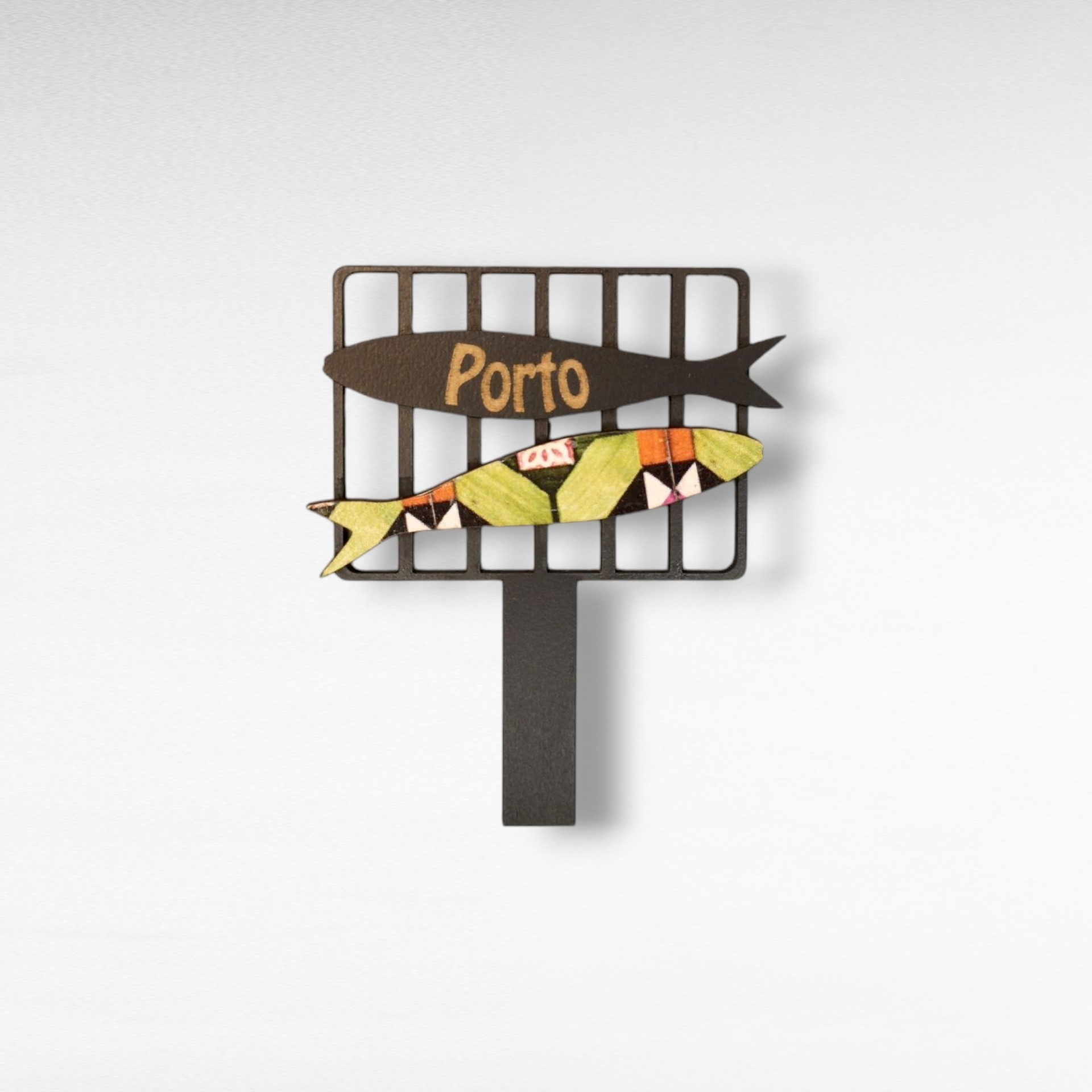 Magnético Sardinha na Grelha Sinal decorativo de metal com duas sardinhas coloridas e a palavra Porto