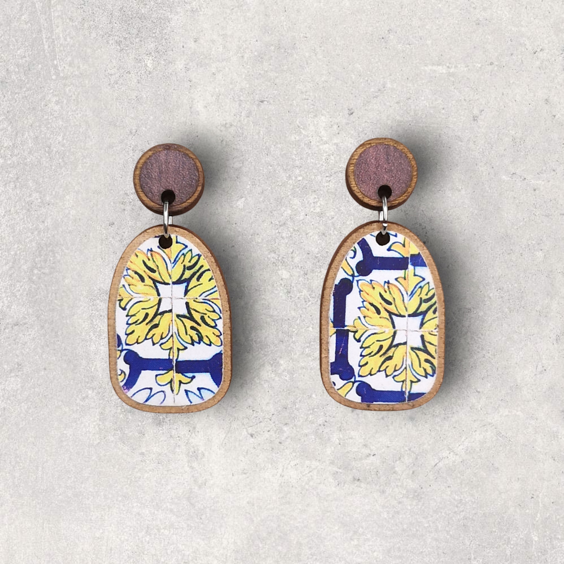 Brincos Boho Brincos pendentes com padrão floral amarelo e azul e moldura de madeira