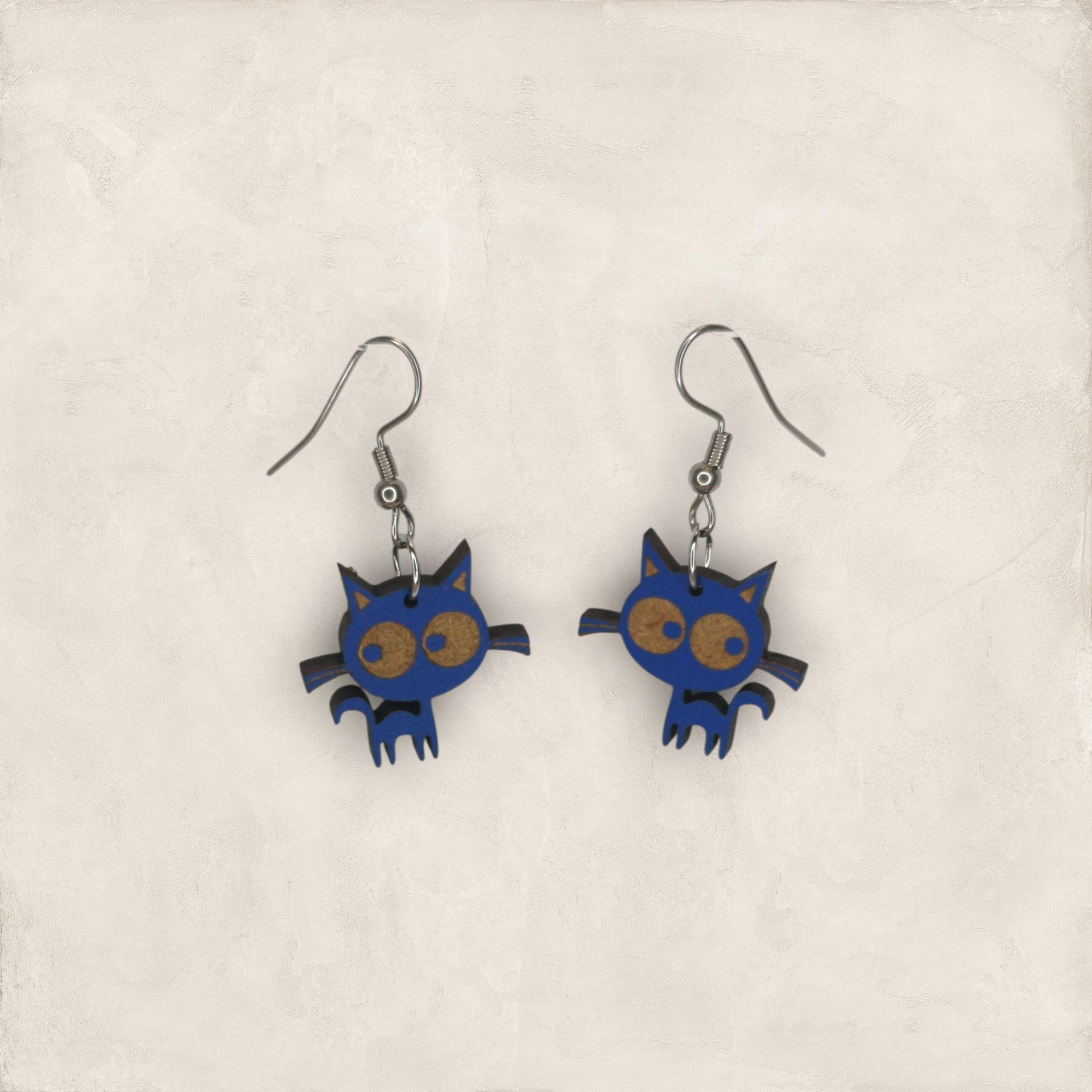Brincos Sr. Gato Brincos em forma de gato azul com olhos castanhos
