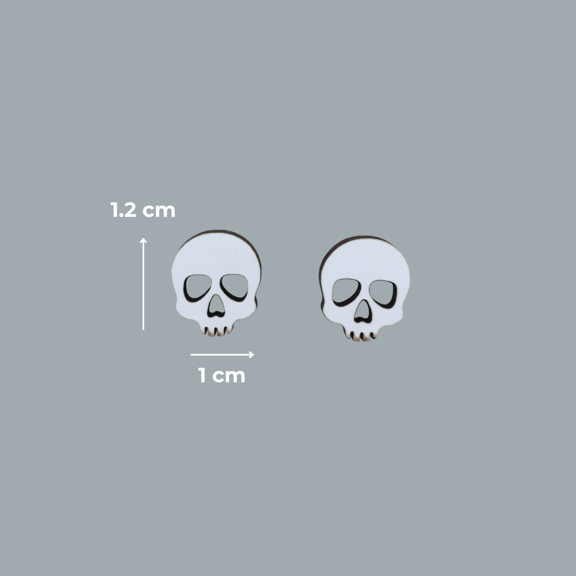 Brincos Caveira Brincos em forma de caveira branco e preto, tamanho 1,2 cm x 1 cm