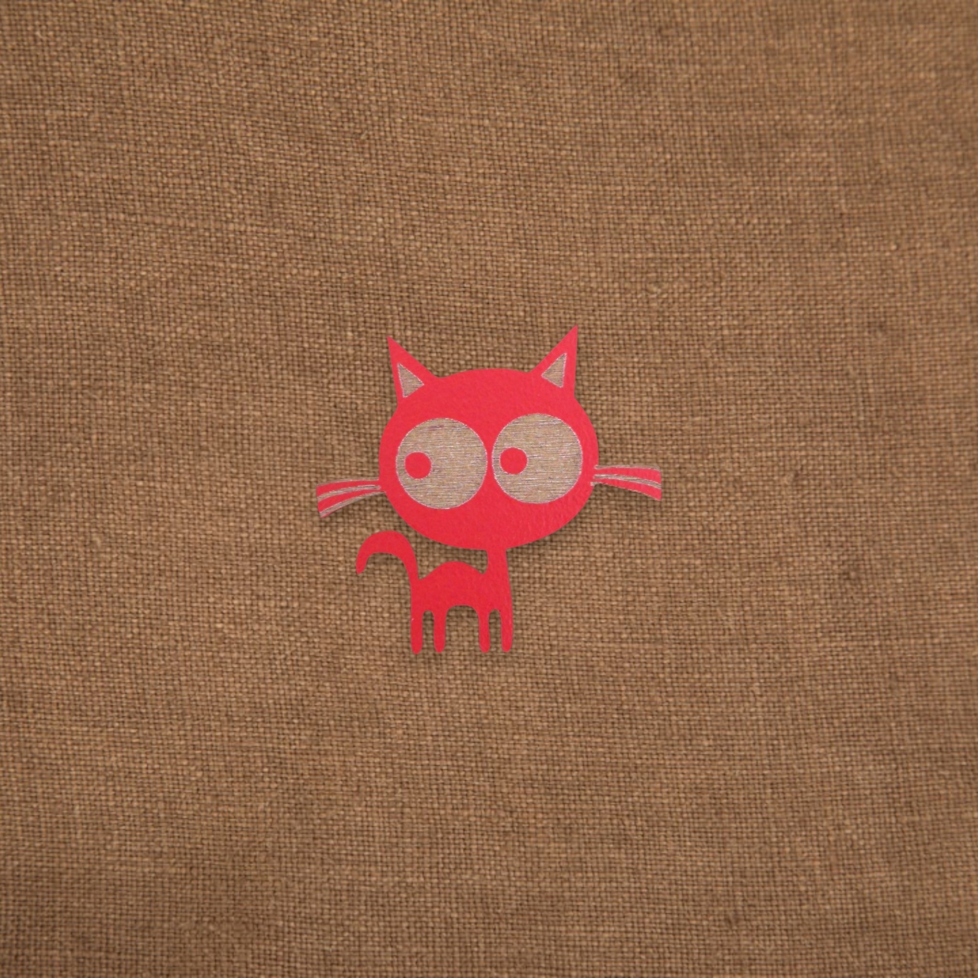 Pregadeira Sr. Gato Estampa de gato vermelho em tecido castanho