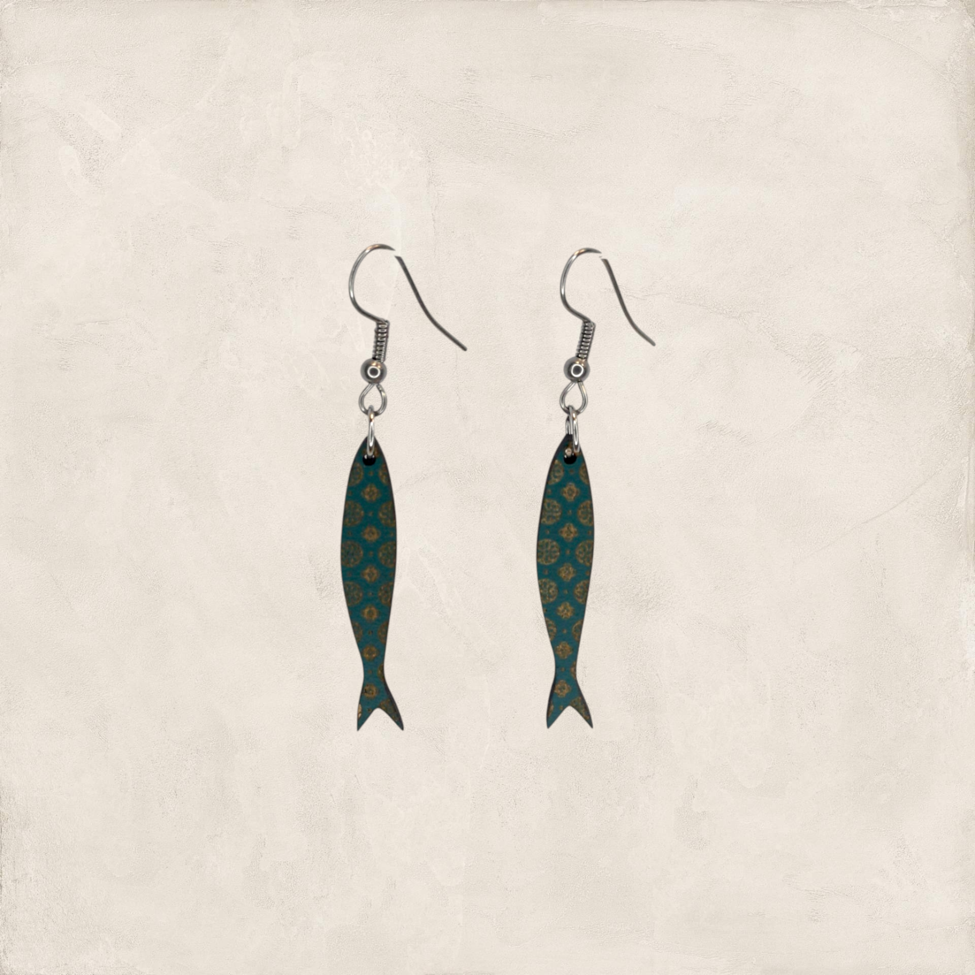 Brincos Sardinha Gravada Brincos pendentes forma peixe azul com padrão dourado