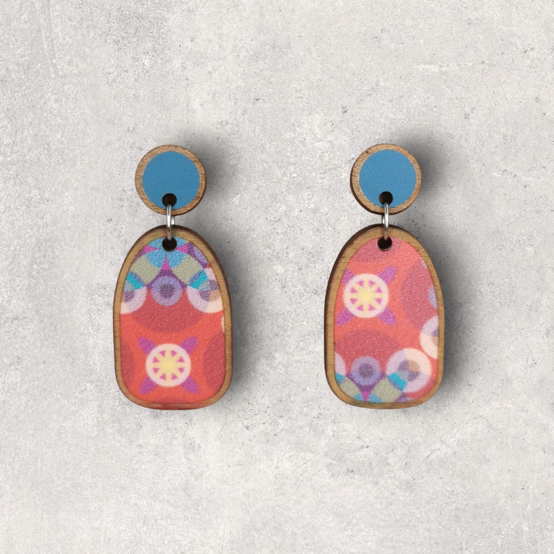 Brincos Boho Brincos de madeira com padrão geométrico colorido