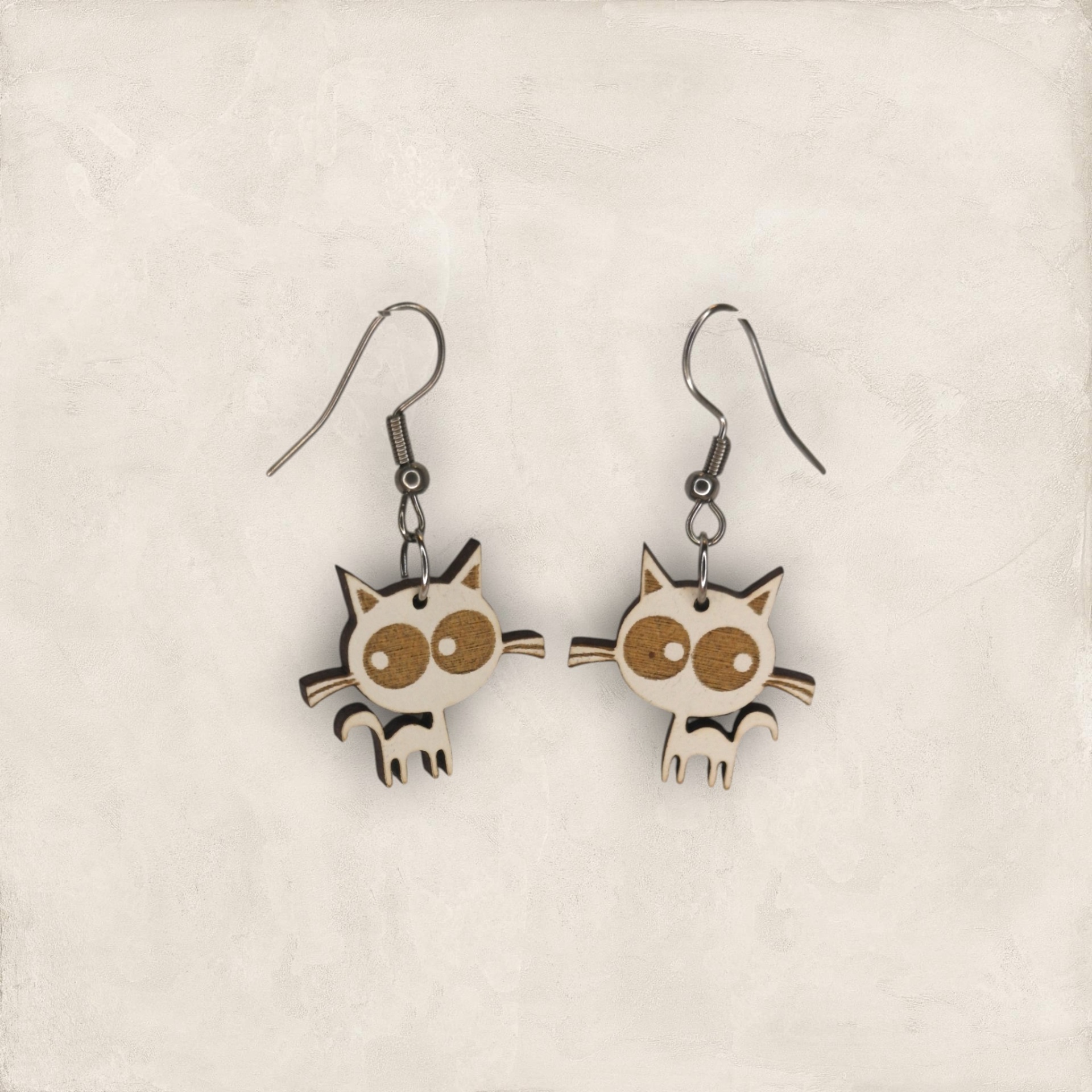 Brincos Sr. Gato Brincos de gato em madeira clara e castanha