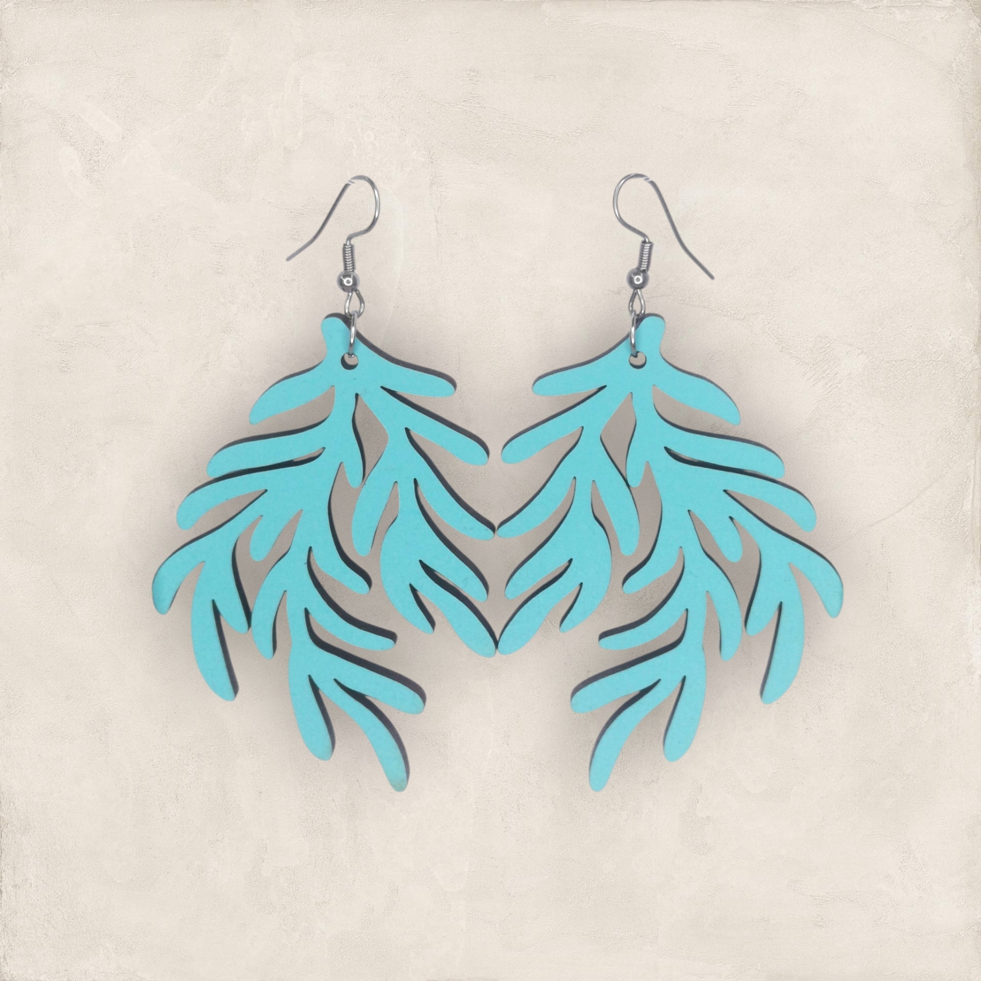 Brincos Rama Brincos pendentes azuis em forma de folhas com fecho de gancho