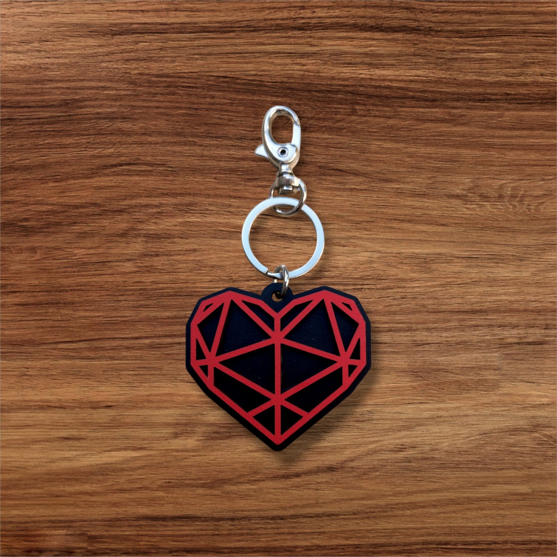 Porta-chaves Coração Origami Chaveiro em forma de coração vermelho e preto com argola e gancho prateado