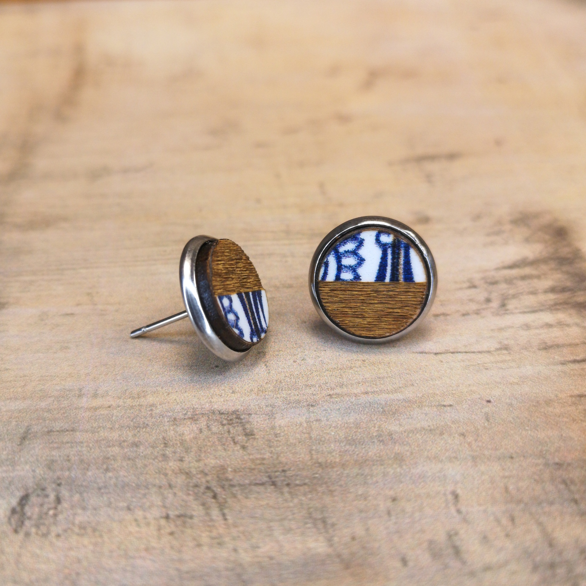 Brincos Círculo Botões de punho redondos em metal, madeira e cerâmica com padrão azul