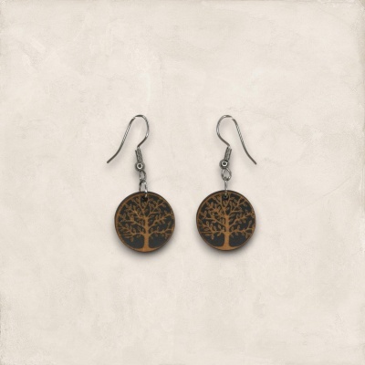 Brincos pendentes redondos com desenho de árvore