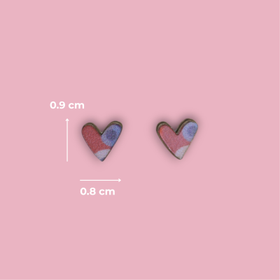 Brincos pequenos em forma de coração coloridos com dimensões
