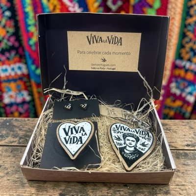 https://www.bemportugues.com/product/pack-viva-la-vida-frida-kahlo