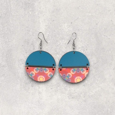 Brincos pendentes redondos azul e multicolor