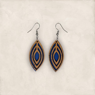 Brincos pendentes em forma de folha com camadas castanho claro e azul