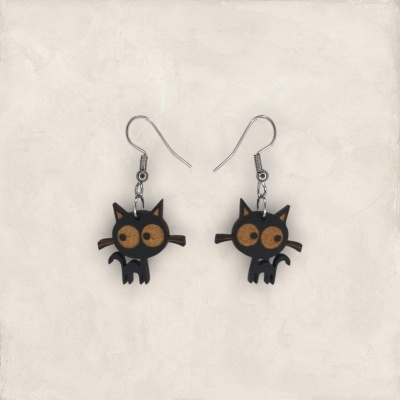 Brincos de gato preto com olhos castanhos e gancho prateado