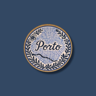 Íman redondo decorativo com padrão de mapa azul claro e a palavra 'Porto'