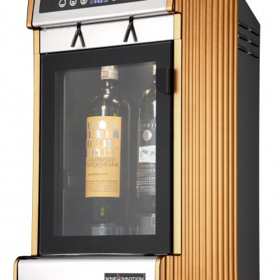 adega climatizada compacta com painel digital e porta de vidro transparente