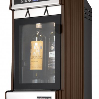 Frigorífico pequeno para vinho com porta de vidro e painel digital