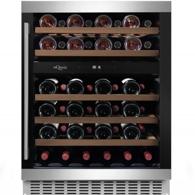 Frigorífico de vinho inox com porta de vidro, prateleiras de madeira e garrafas de vinho