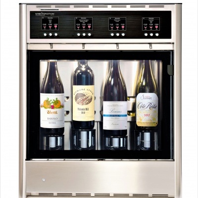 Máquina dispensadora de vinho com quatro garrafas e painel de controlo