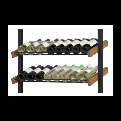 Estante preta com madeira e garrafas de vinho