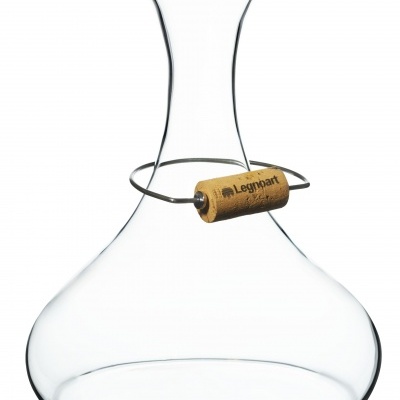 Garrafão de vidro com punho de cortiça e alça metálica