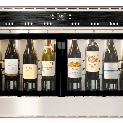 Arca refrigeradora para vinhos em aço inoxidável com portas de vidro e oito garrafas de vinho
