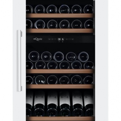 Frigorífico de vinho branco com portas de vidro e garrafas na horizontal