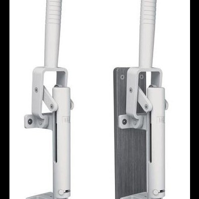 Dois mecanismos brancos com alavancas e componentes pretos montados em suportes distintos