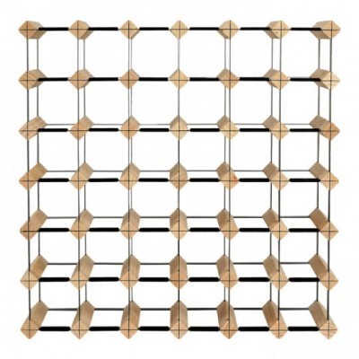Prateleira modular de parede com estrutura metálica preta e suportes de madeira clara em padrão geométrico