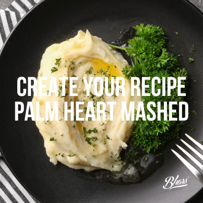 Purê de batata cremoso com salsa fresca num prato preto