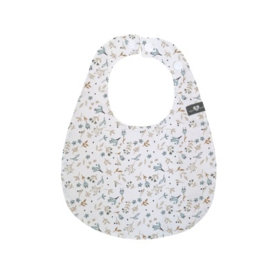 Babete branco com padrão floral azul e castanho e etiqueta Olly
