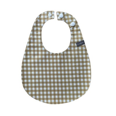 Babete estampado com padrão de quadrados castanhos e brancos