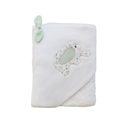 Toalha branca para bebé com capuz e aplicação de elefante floral