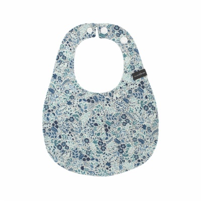 Babete para bebé azul com padrão floral e fecho de mola