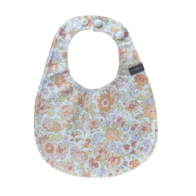 Babete para bebé com padrão floral e fechos brancos