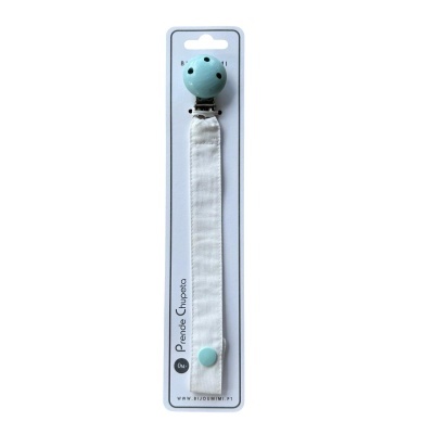 Prende chupeta branco com botão azul claro e suporte de madeira azul claro embalado em cartão branco