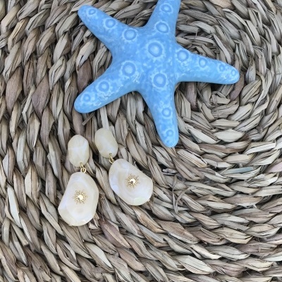 Brincos&#x20;de&#x20;a&#x00E7;o&#x20;e&#x20;resina&#x20;-&#x20;Summer&#x20;Breeze