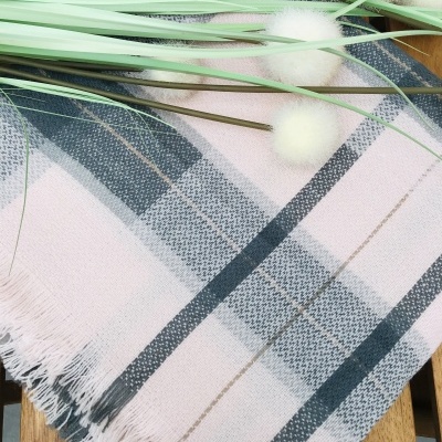 Cachecol&#x20;Tartan&#x20;Vibe&#x20;com&#x20;Acabamento&#x20;em&#x20;franja