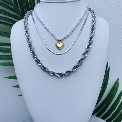 Colar&#x20;em&#x20;A&#x00E7;o&#x20;Entrela&#x00E7;ado&#x20;Prateado