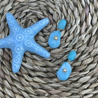 Brincos&#x20;de&#x20;a&#x00E7;o&#x20;e&#x20;resina&#x20;-&#x20;Summer&#x20;Breeze