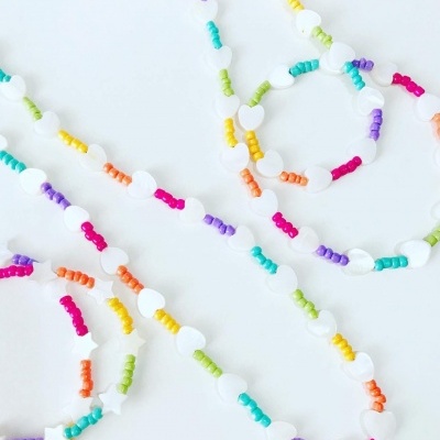 Choker&#x20;madrep&#x00E9;rola&#x20;e&#x20;missangas&#x20;-&#x20;Love&#x20;&amp;&#x20;Stars